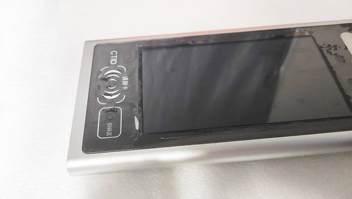 这片产品上的玻璃盖板为什么会油墨脱落？